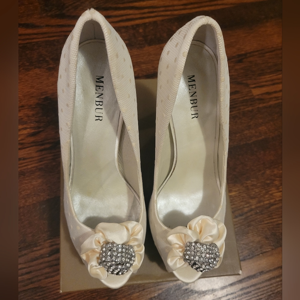 Vintage Menbur Cream Fabric Heels